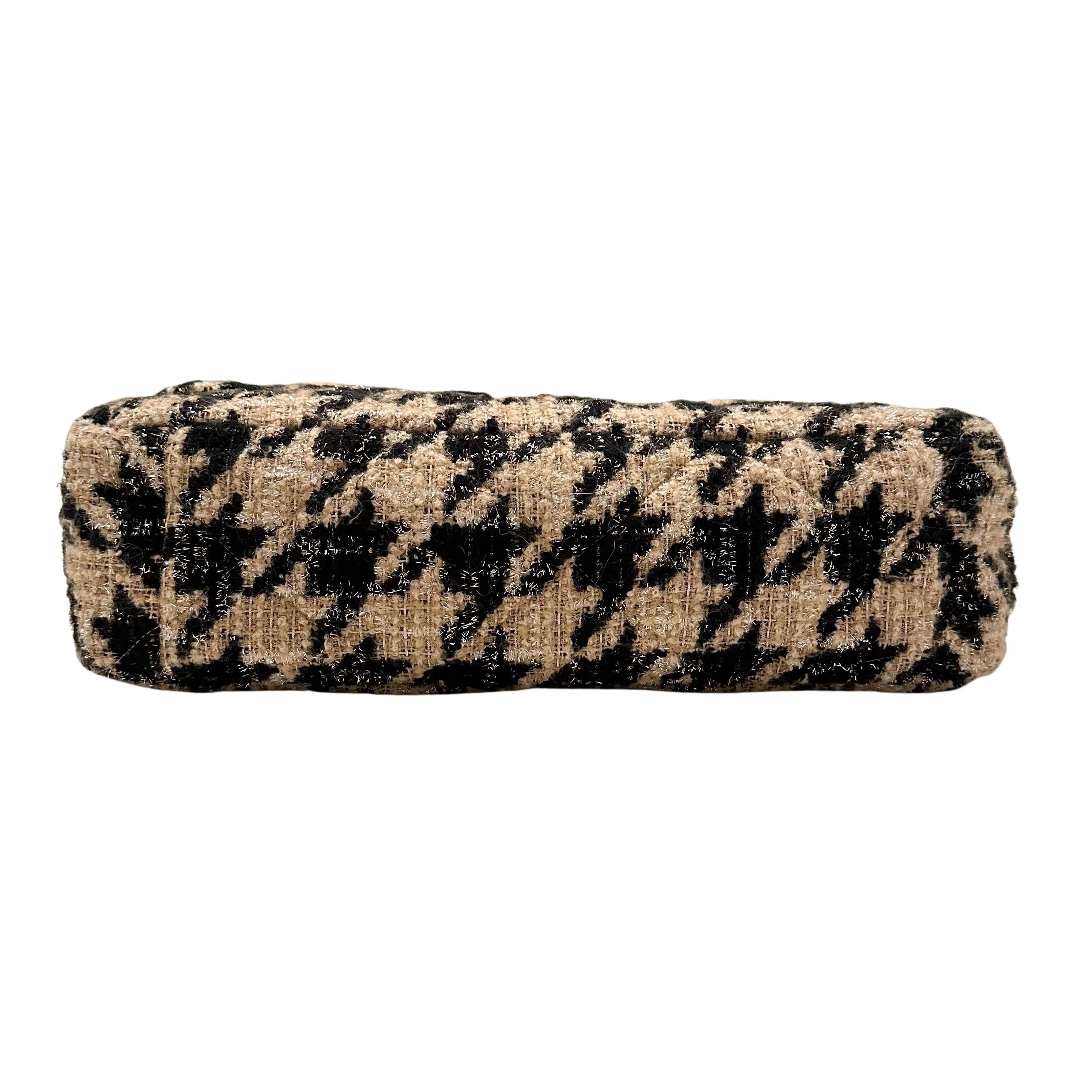 CHANEL 19 Maxi Flap Bag in 19K Beige Black Houndstooth Tweed
