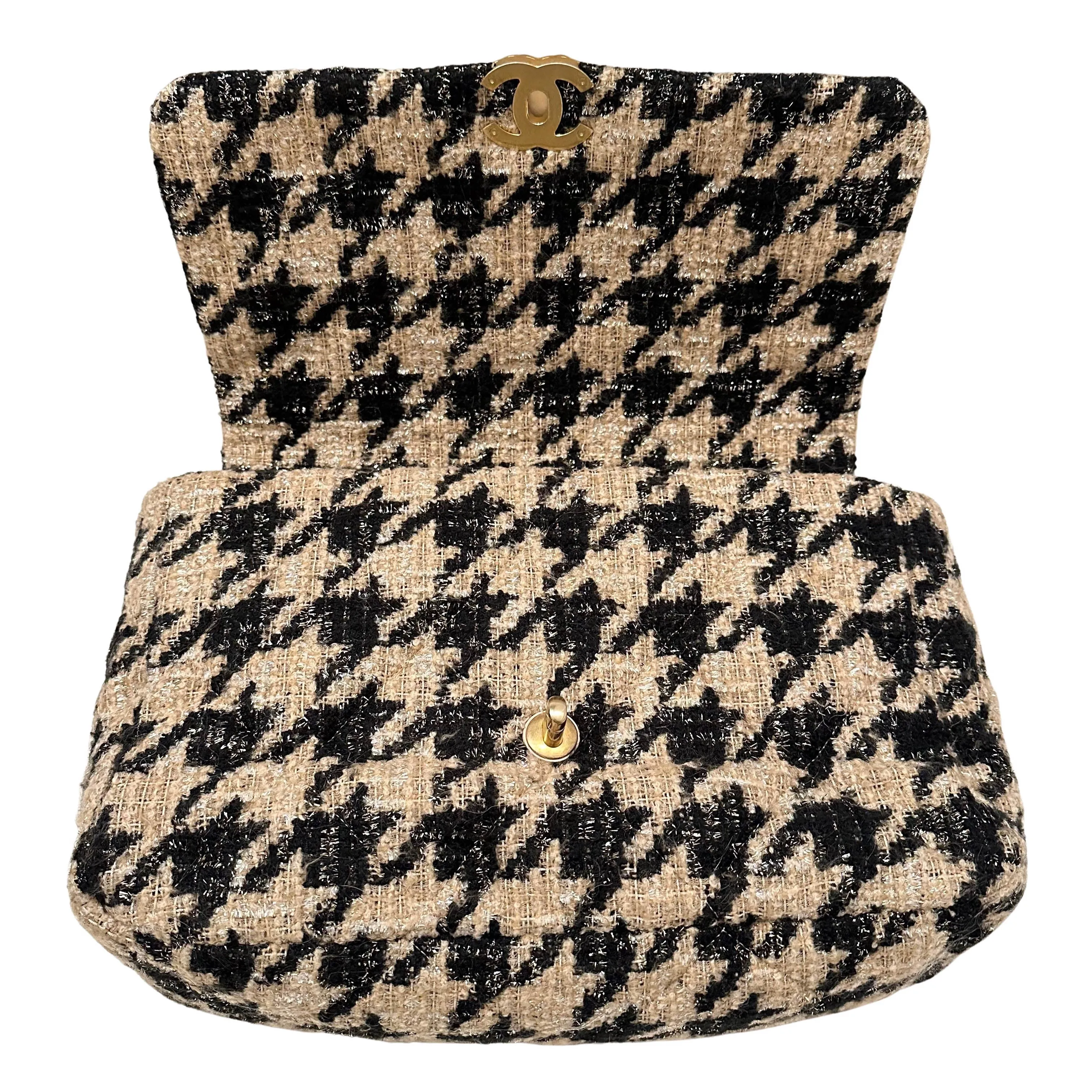 CHANEL 19 Maxi Flap Bag in 19K Beige Black Houndstooth Tweed