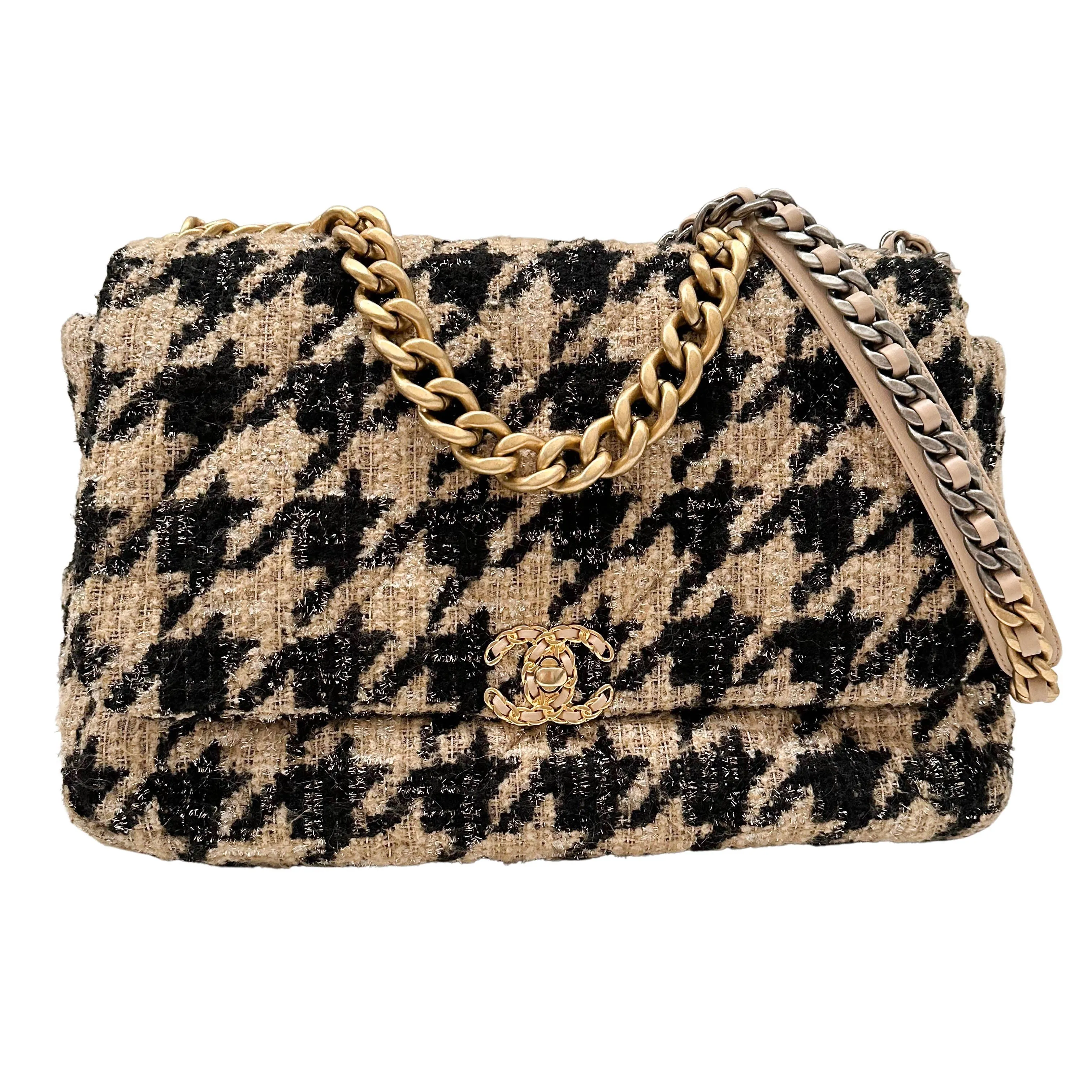 CHANEL 19 Maxi Flap Bag in 19K Beige Black Houndstooth Tweed