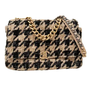 CHANEL 19 Maxi Flap Bag in 19K Beige Black Houndstooth Tweed