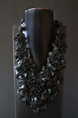 Grazia Fortuna Ward Black Flower Necklace
