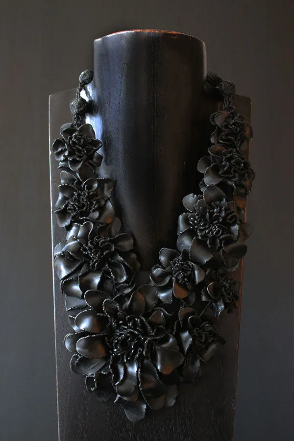 Grazia Fortuna Ward Black Flower Necklace