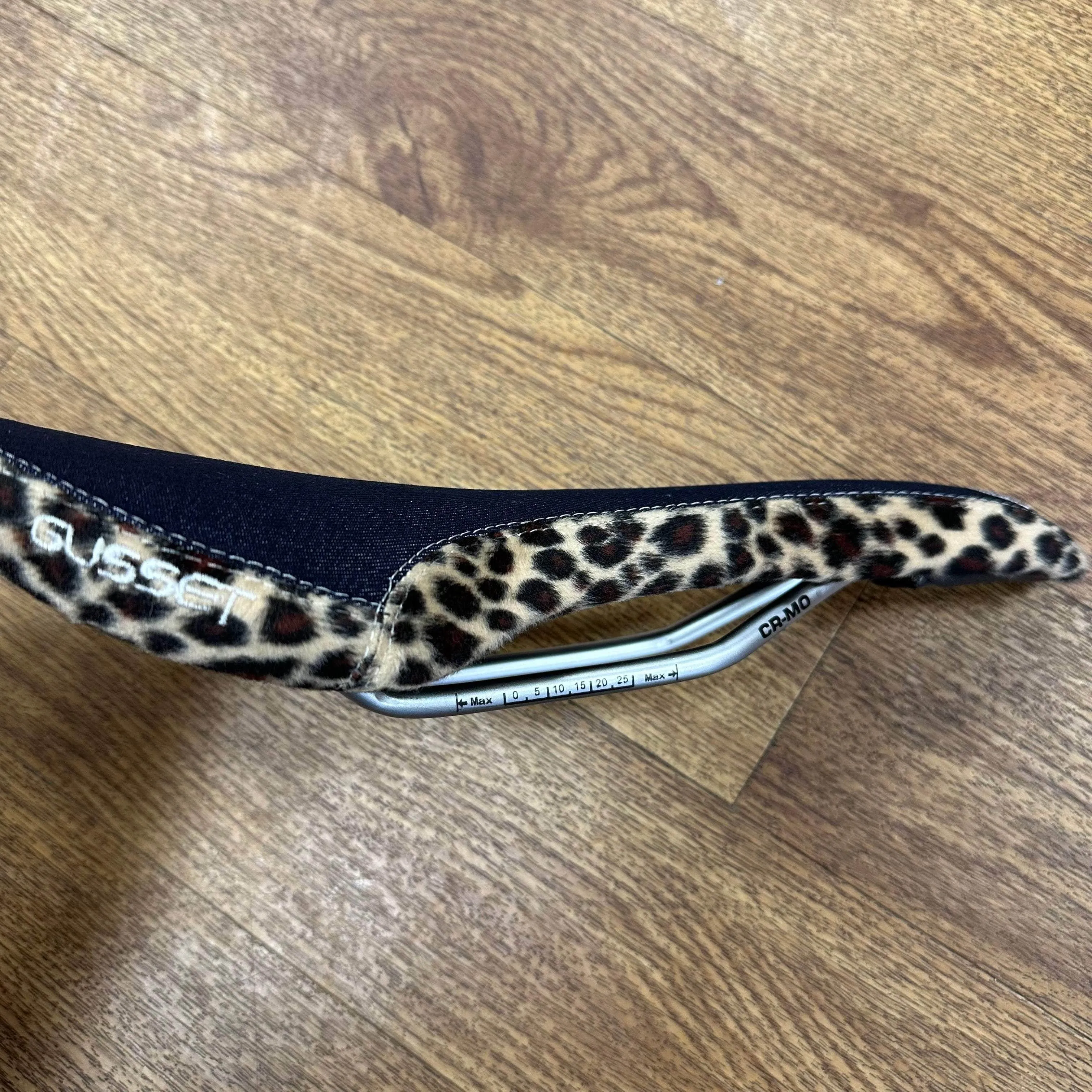 Gusset R-Series Railed Seat