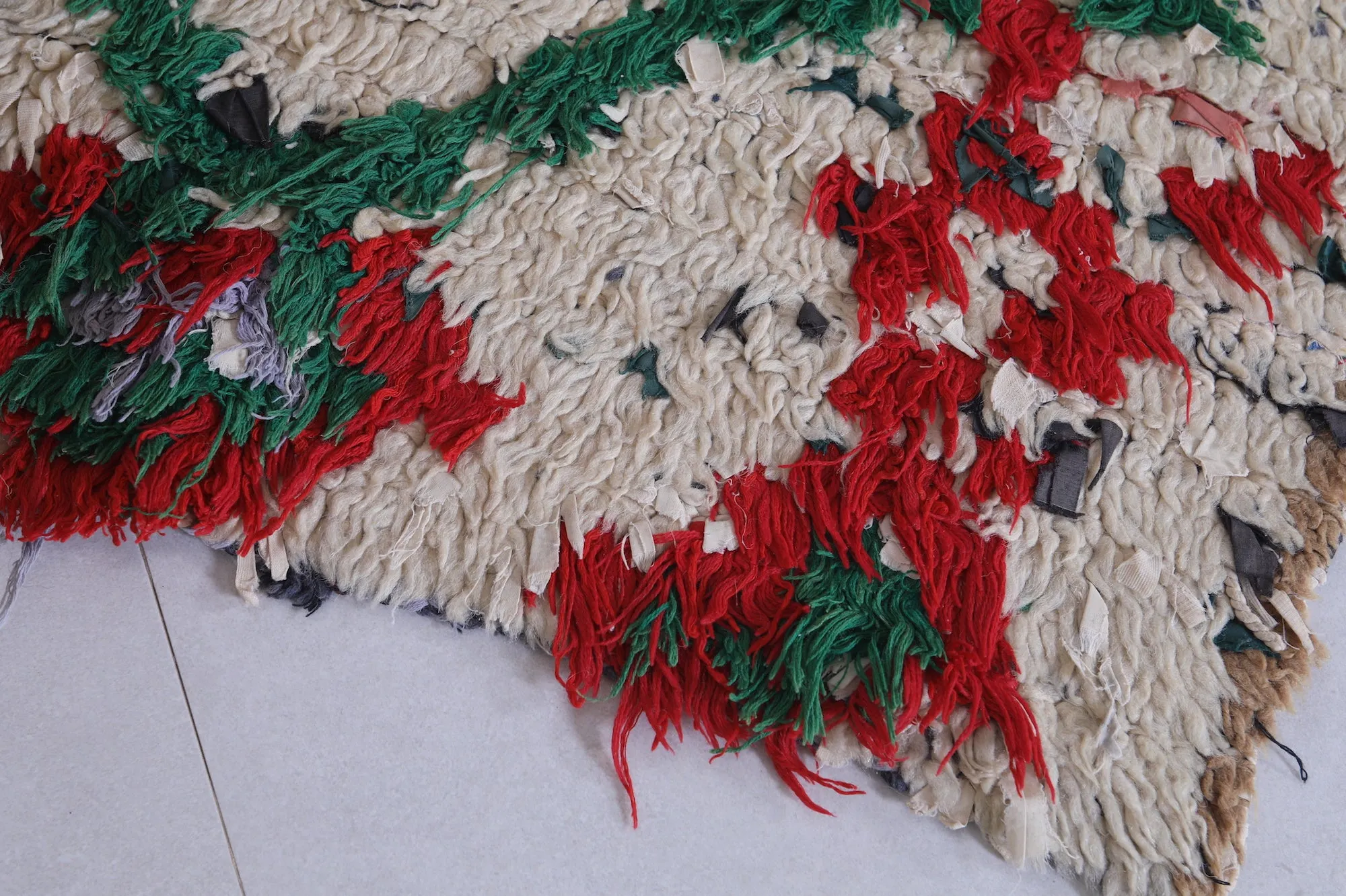 Handwoven Moroccan Rug with Vibrant Abstract Design – 2 x 5.3 ft