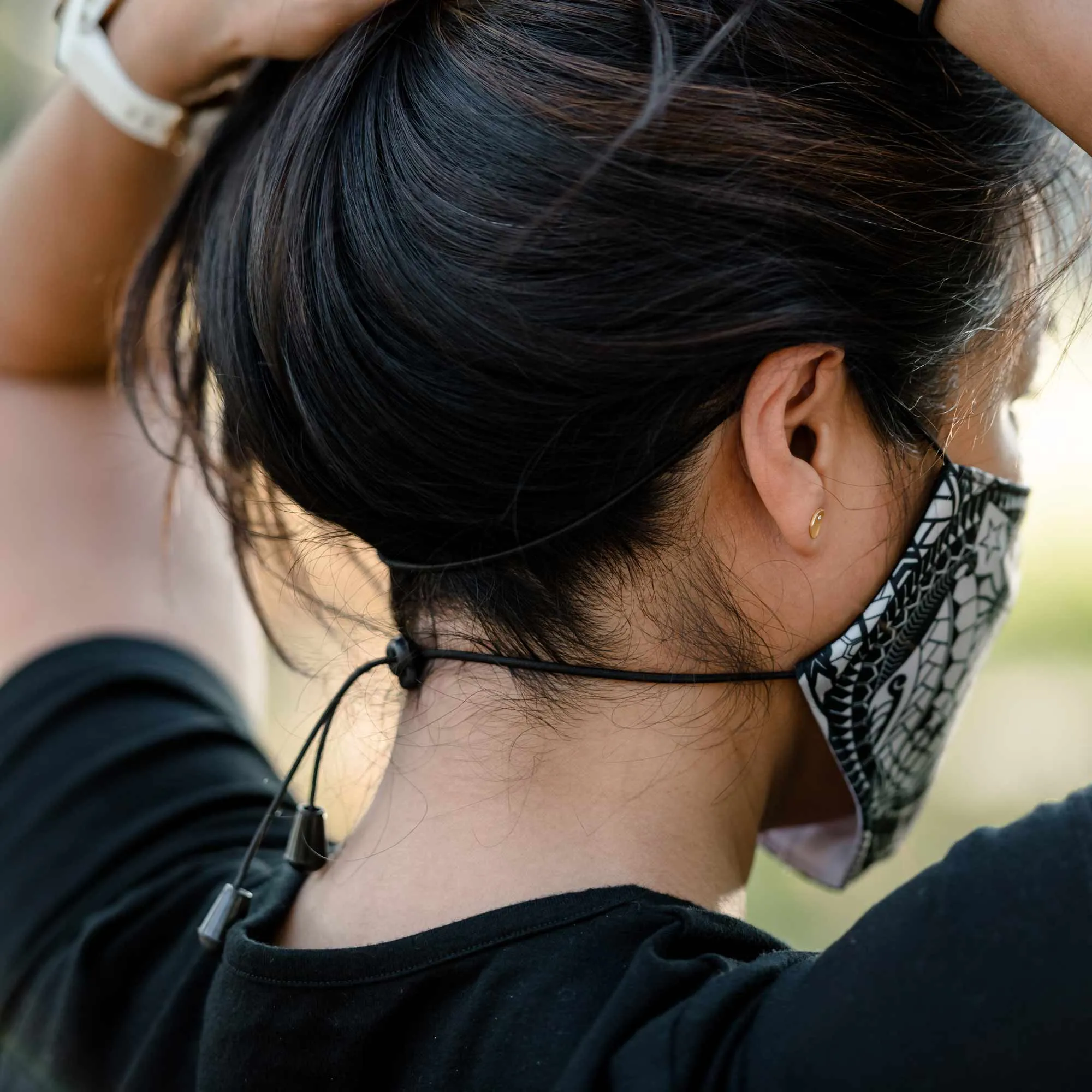 Houndstooth face mask with pocket