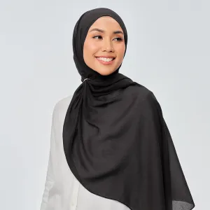 Suri in Bond